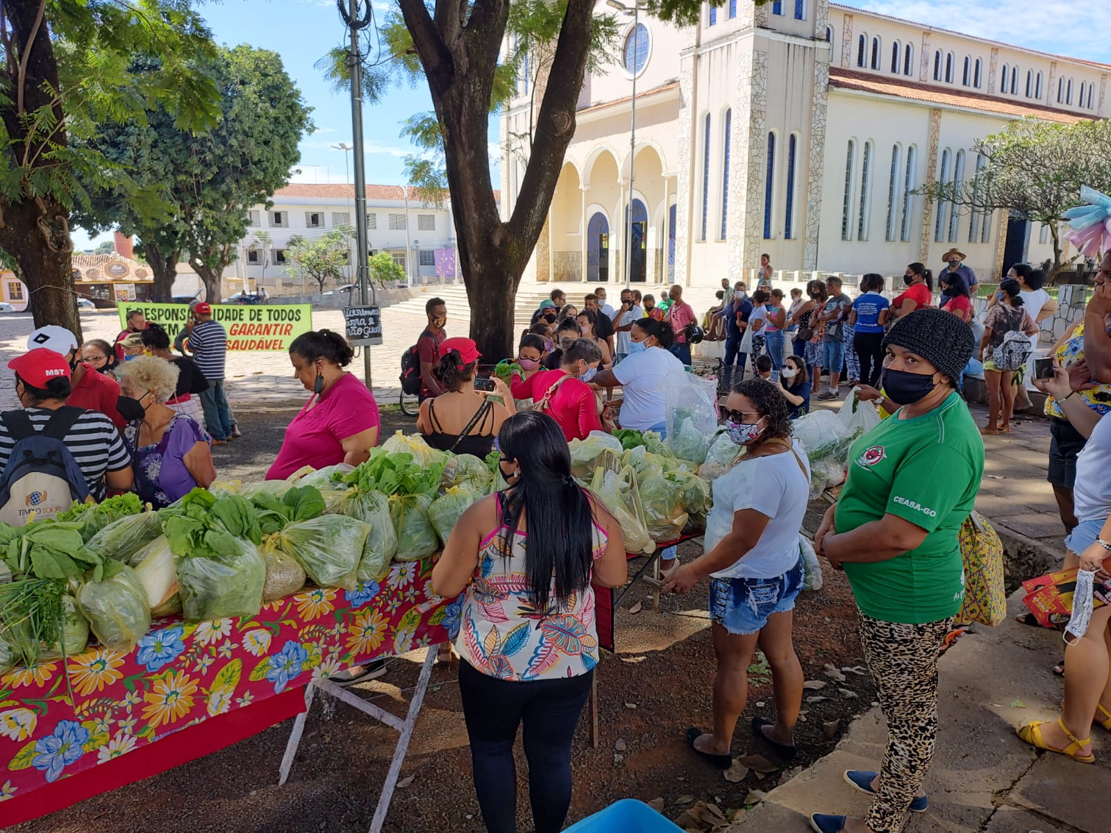 Famílias de acampamento em Brazlândia (DF) realizam ato para